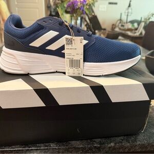 Adidas Galaxy 6 running shoes - Tech Indigo/Cloud White colorway